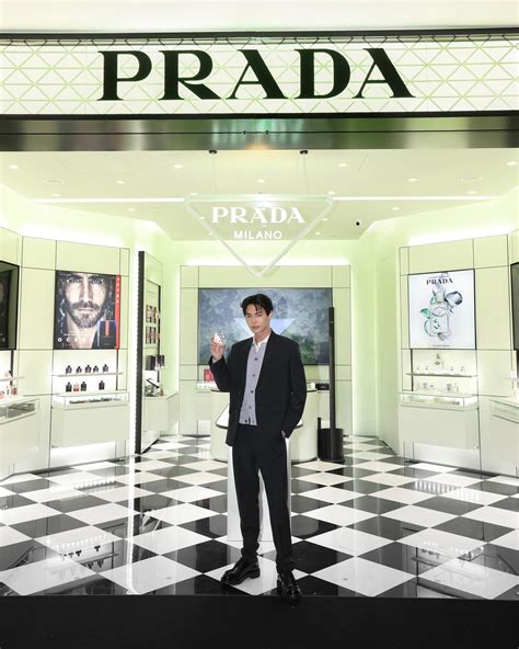 prada showroom in delhi